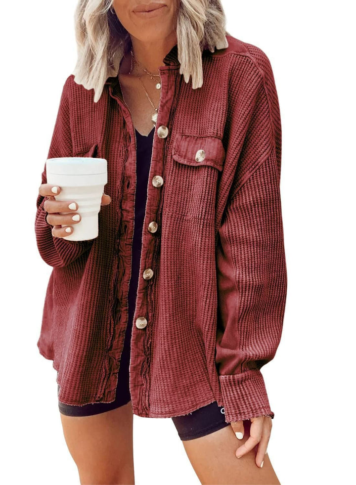 Trendige Hemdenjacke für Frauen, vielseitig kombinierbar, stylisch.