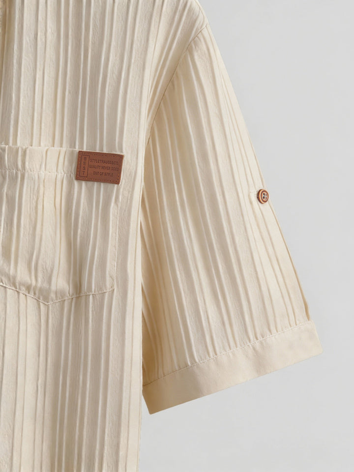 Urlaubs-Look: Herren Kurzarm-Hemd mit Stehkragen, leicht & atmungsaktiv, elegantes Design.