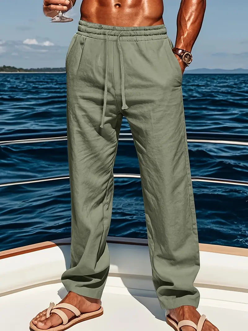 Herren Sommerhose in Weiß, locker & bequem. Atmungsaktive Freizeithose für entspannte Urlaubstage.