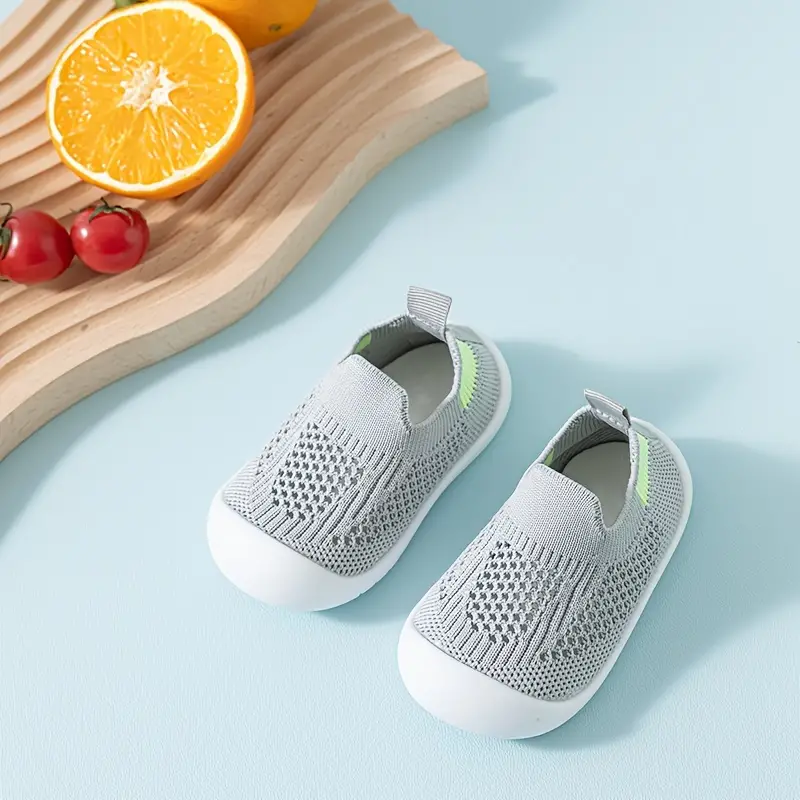 StepEase Barfußschuhe für Kinder. Flexible, leichte & atmungsaktive Sneaker für natürliche Bewegung.