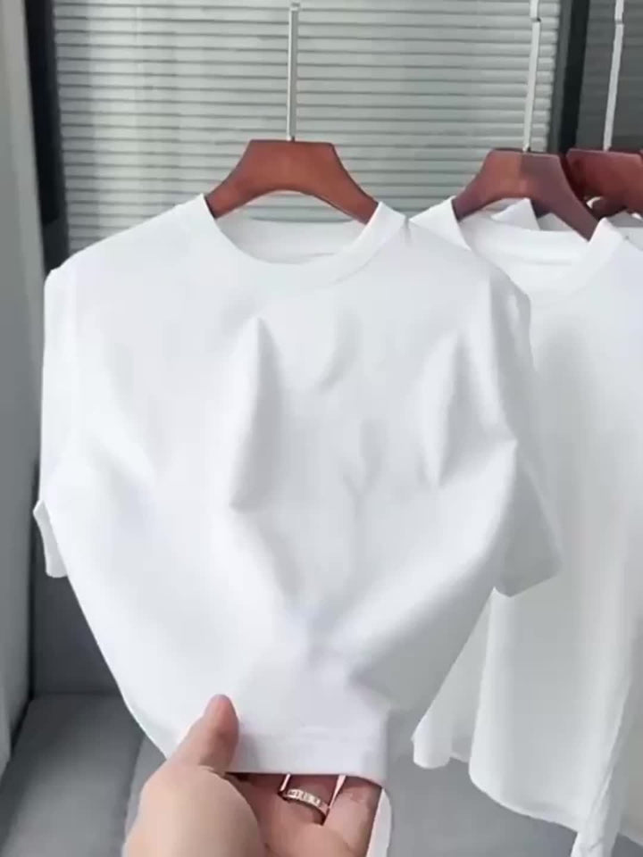 Vielseitiges Herren T-Shirt, Basic Modell, ideal für Freizeit und Casual Wear mit unifarbenem Look.