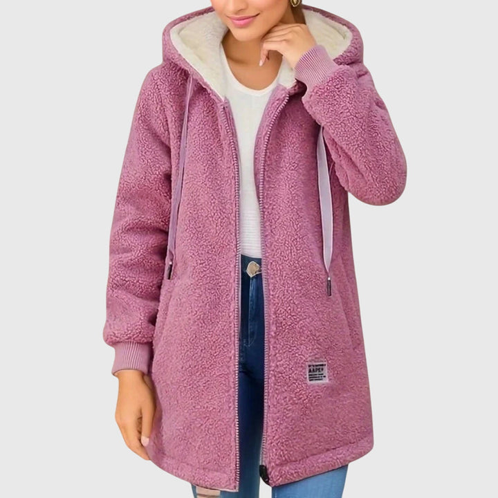 Komfortable grüne Damen Winterjacke mit Kapuze und Reißverschluss. Vielseitige Freizeit- & Alltagsjacke.