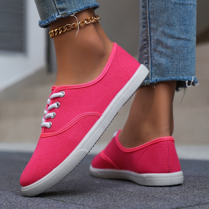 Damen Mode-Sneaker: Der klassische Low-Top Schuh für bequemen und stilvollen Alltag.