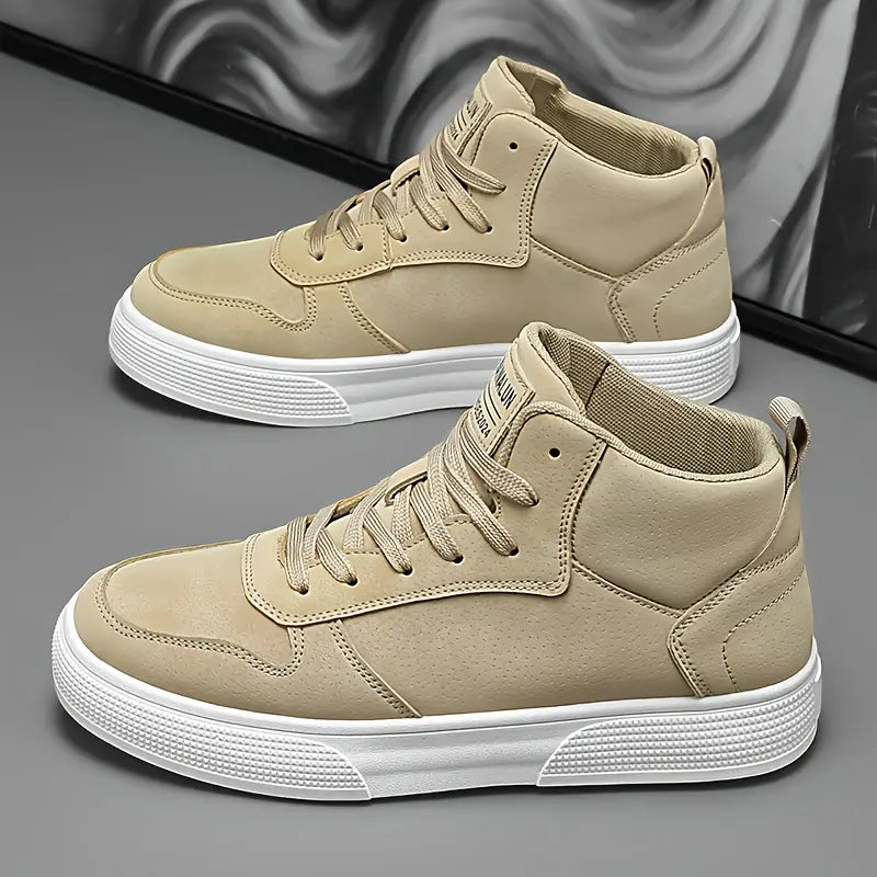 Komfortable Innenseite der atmungsaktiven schwarzen Herrenschuhe, ideale Sneakers für entspannte Tage.