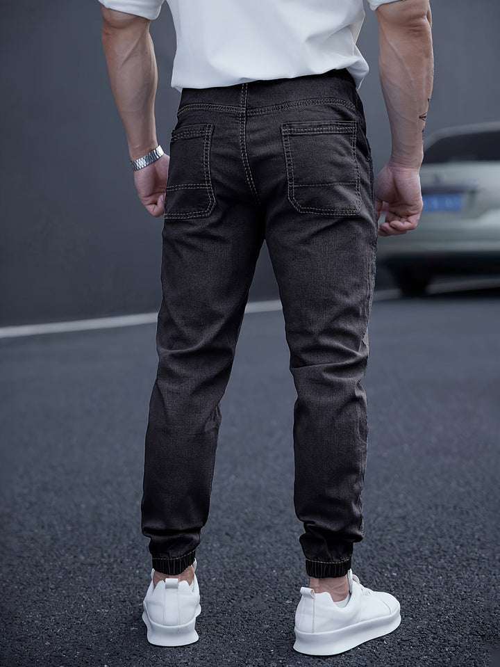 Vielseitige Herren Cargohose, Tapered Fit, für Streetwear & Komfort; lockerer Schnitt mit Details.