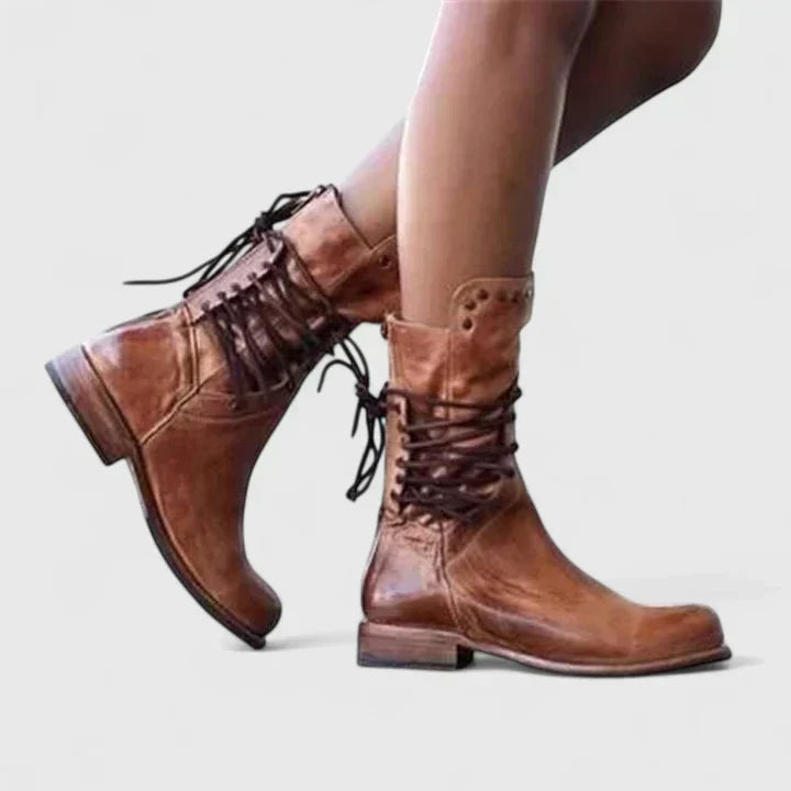 Damen Schnürstiefel, klassisches Design in Braun, ideal für stilvolle Herbst- und Winteroutfits.