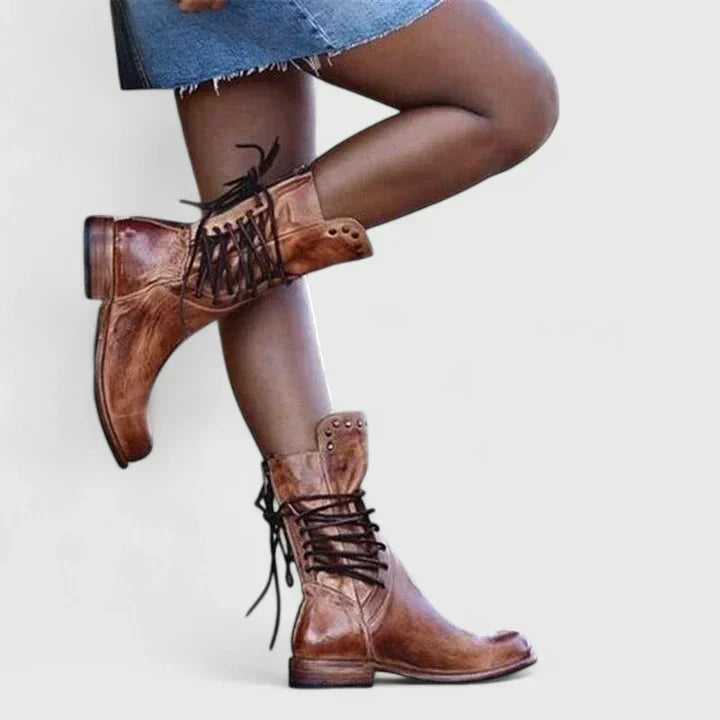 Elegante Damen Schnürstiefelette aus hochwertigem Leder, perfekt für Komfort und Stil an kalten Tagen.