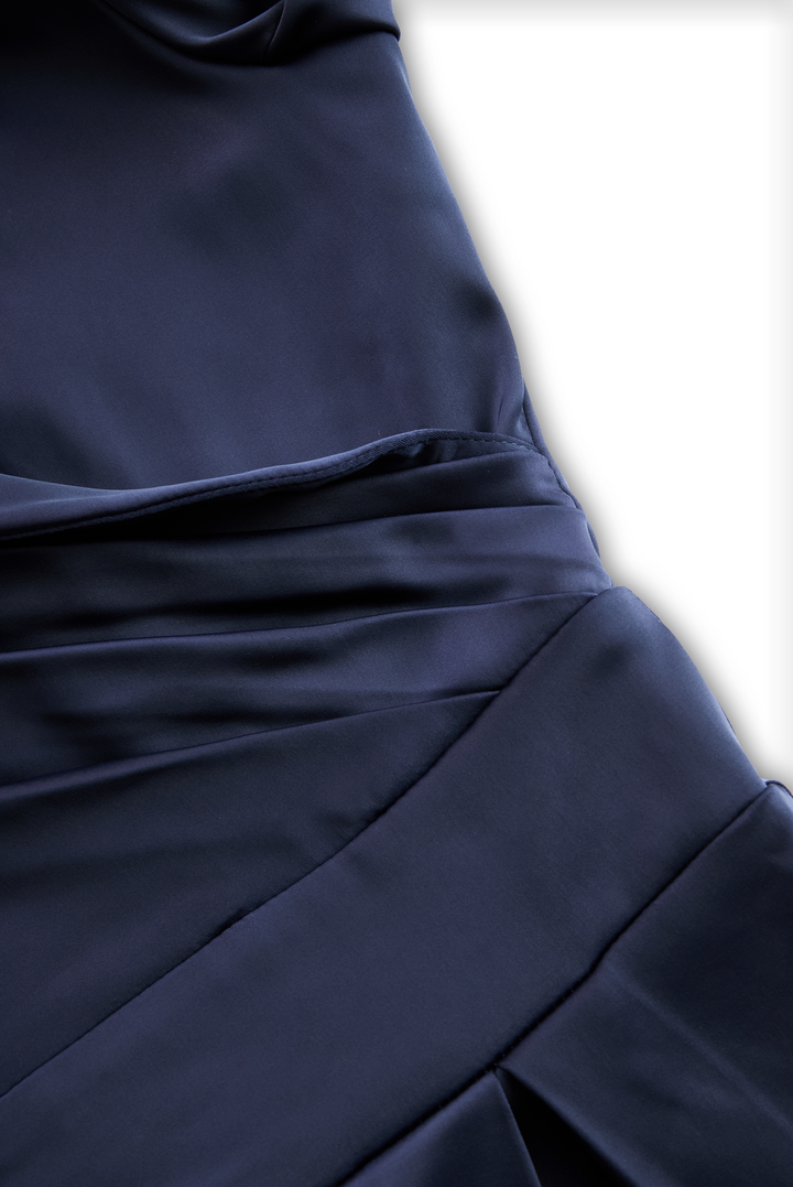 Komfortables Damen A-Linien-Kleid, Midi-Länge, mit elegantem Schalkragen und praktischen 3/4 Ärmeln.