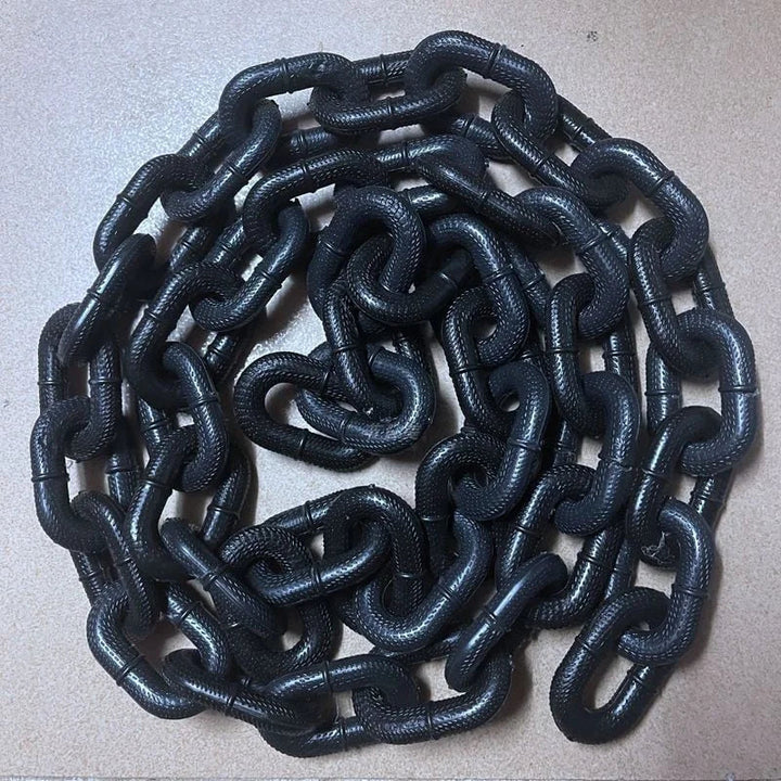 Glänzende Hundeleine im Ketten-Design, stark & zuverlässig. Hochwertiges Hundezubehör für maximale Kontrolle.