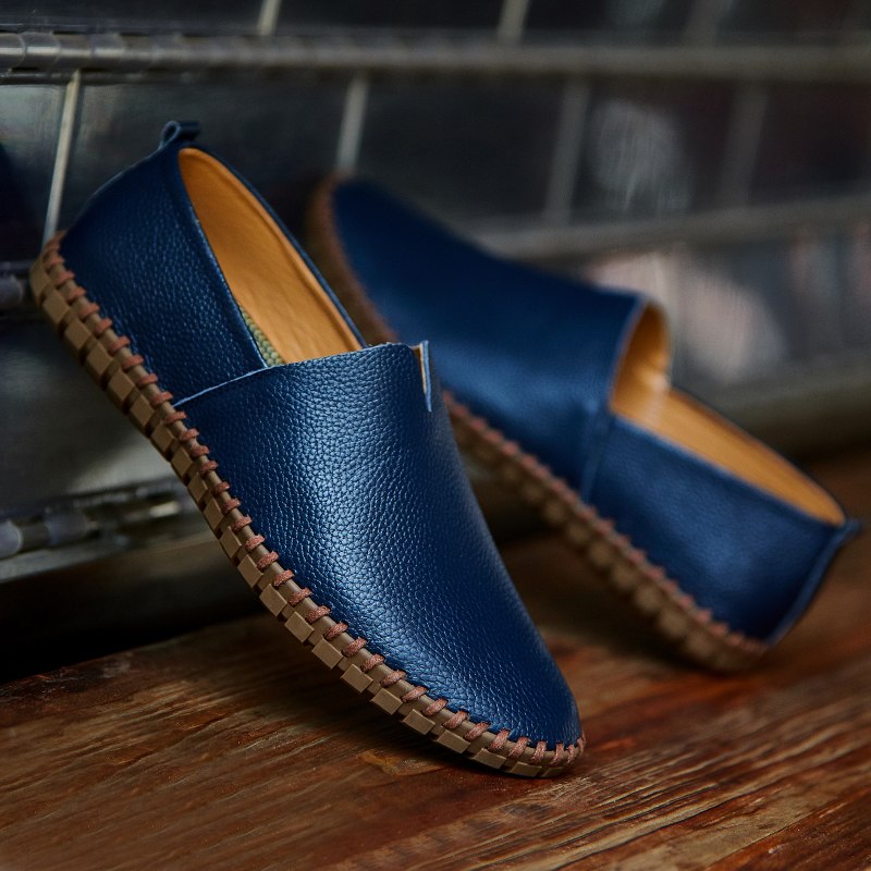 Elegante Herren Slip-On Freizeitschuhe im Seitenprofil, ideal als bequeme Herbstschuhe mit griffiger Sohle.