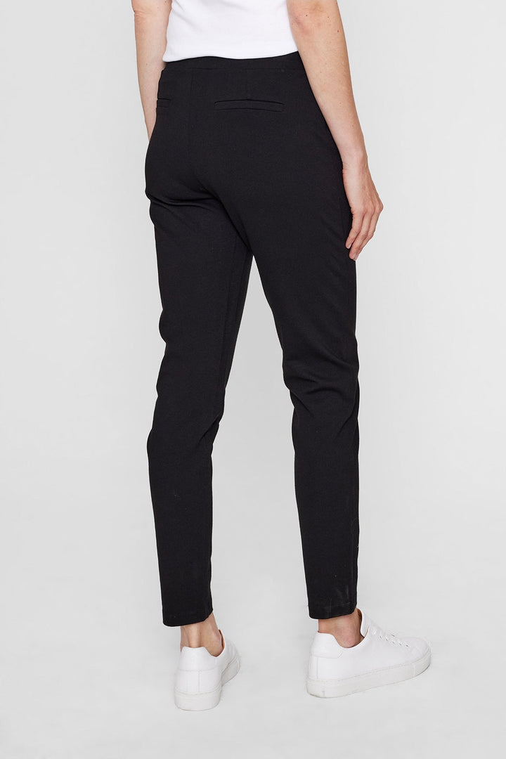 Vielseitige Damen-Freizeithose mit Gummizugbund. Perfekt als Sommerhose oder bequeme Alltagshose.