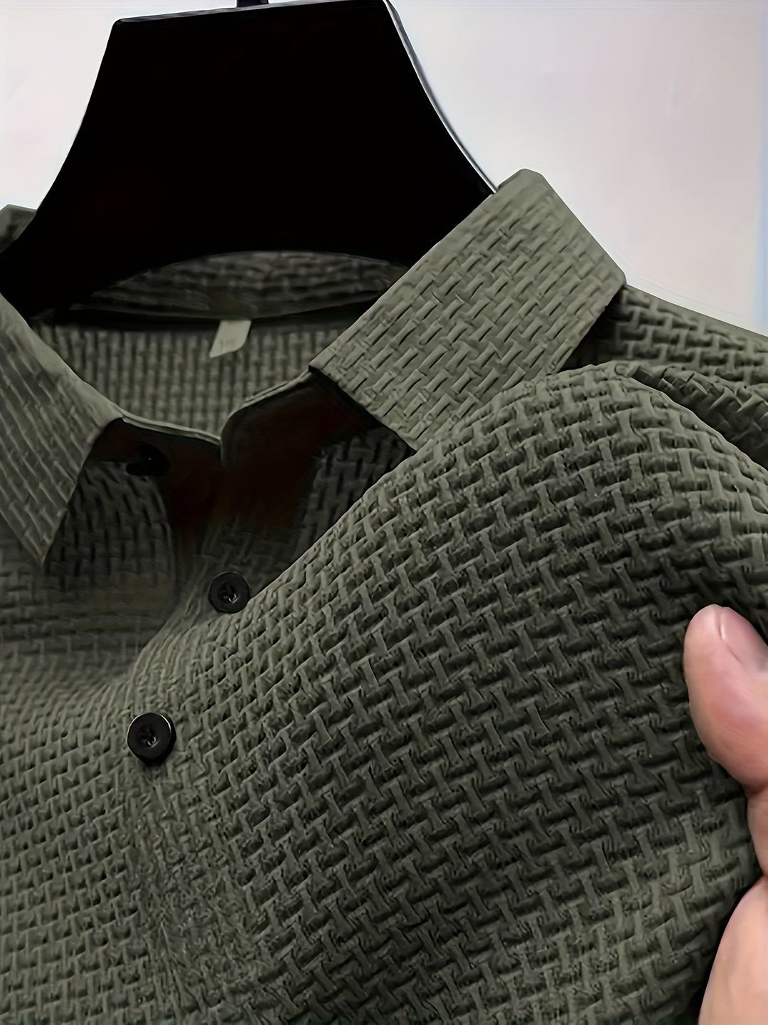 Herren-Freizeitpolo in modischem Design, ein Muss für die moderne Frühling-Sommer-Garderobe.