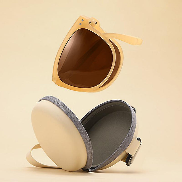 Designer-Sonnenbrille, faltbar & unisex. Retro-Look, UV400 Schutz, praktisches Mode-Accessoire für unterwegs.