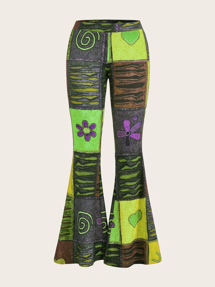 Nahaufnahme der Damen Bootcut-Hose mit abstraktem Muster, zeigt Textur und Detail des Prints.