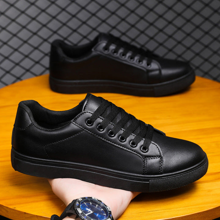 Bequeme Herren Sneakers. Atmungsaktive Schnürschuhe in klassischem Design für den ganzjährigen Komfort.