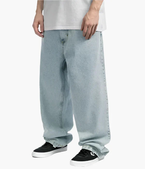 Locker sitzende Herren Oversized Jeans, weite Passform für trendigen Streetwear-Look. Denim Hose im Skate-Stil.