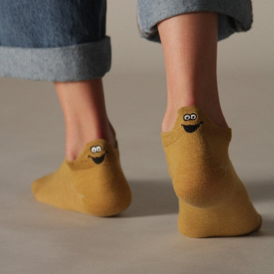 Ausgebreitetes HappySteps Socken-Set (10 Paar) zeigt die Vielfalt bunter Muster & Farben.