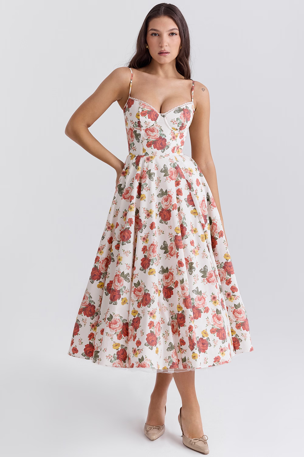 Festliches Midi-Kleid für Frauen, elegant und schmeichelhaft, betont die Figur auf stilvolle Weise.