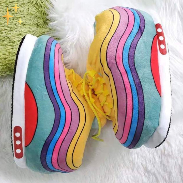 Weiche, gemütliche Unisex Hausschuhe im Sneaker-Design. Komfortschuh für Entspannung daheim & lässige Streetwear.