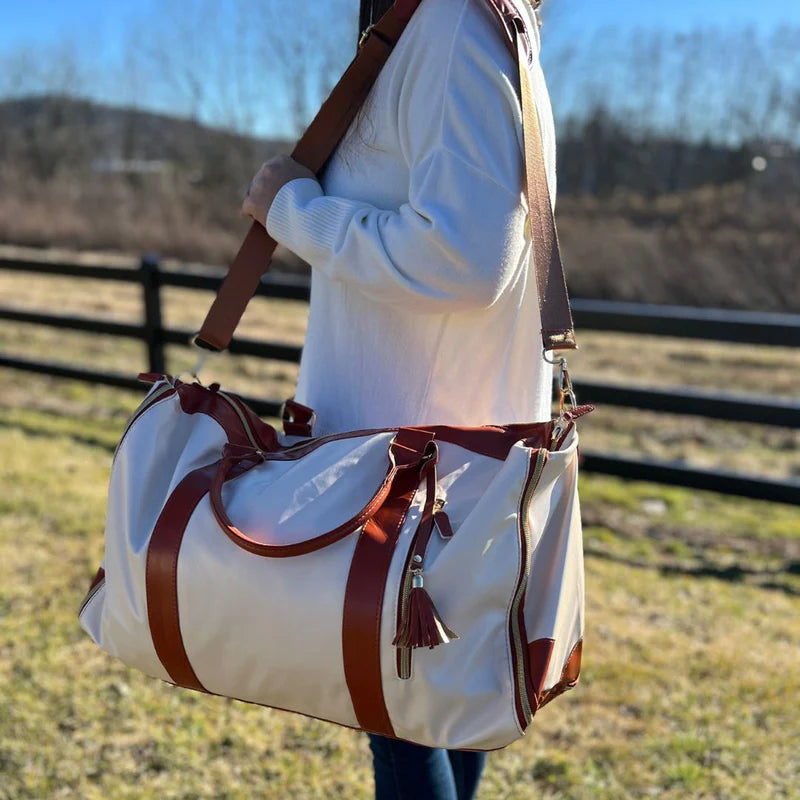 Elegante faltbare Kleider-Aufbewahrungstasche für knitterfreien Transport & Schutz von Anzügen auf Reisen.