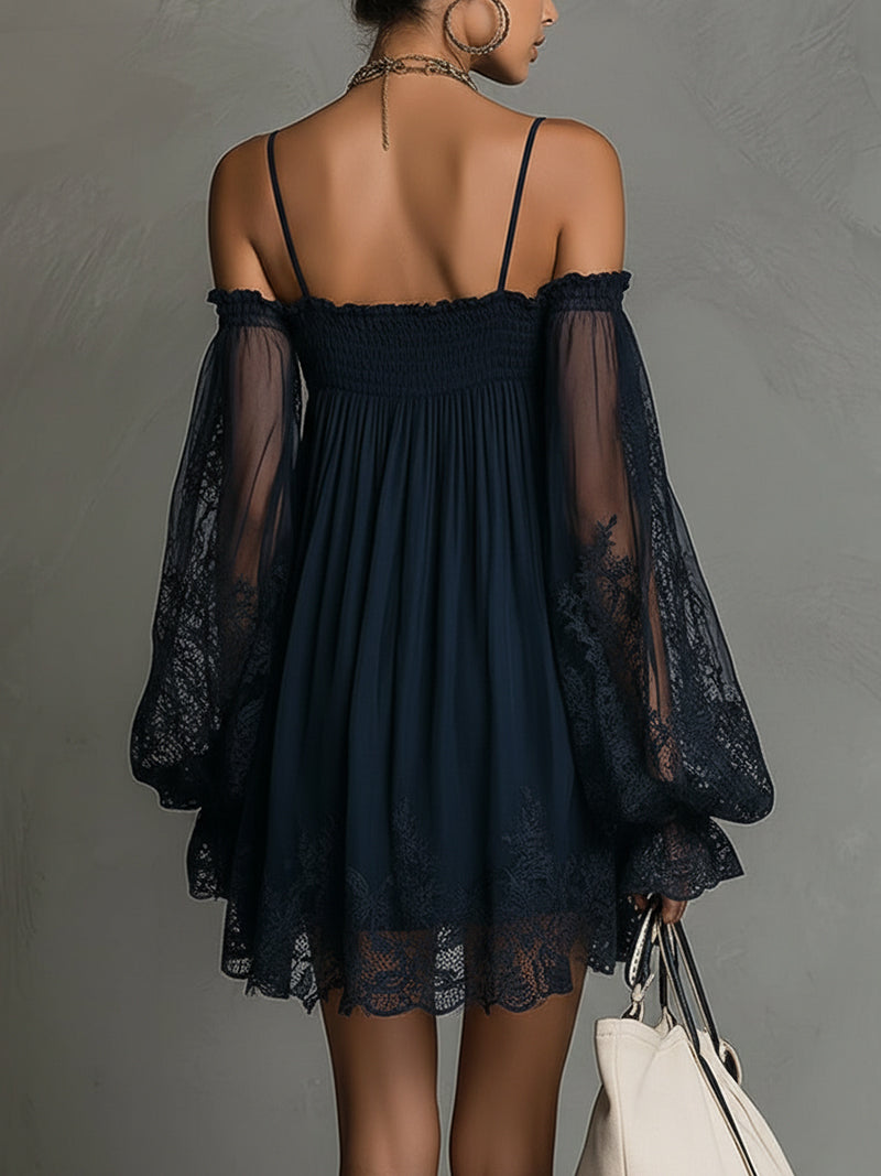 Elegantes Damen Minikleid in Marineblau, leicht und fließend, perfekt für warme Abende.
