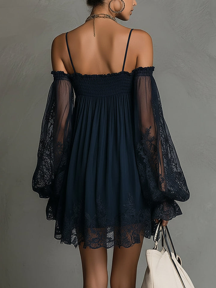 Elegantes Damen Minikleid in Marineblau, leicht und fließend, perfekt für warme Abende.