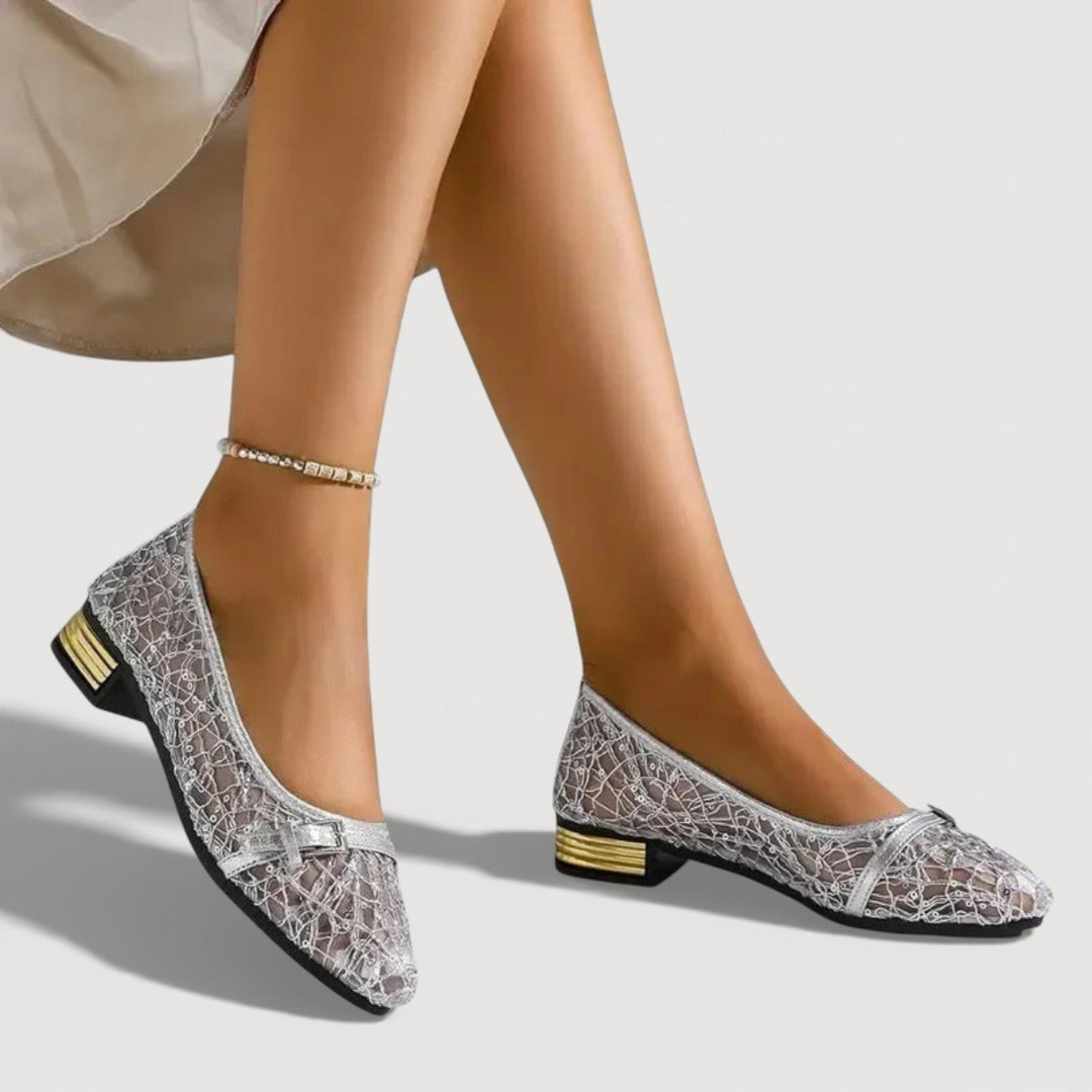 Hochwertige Damen Pumps mit niedrigem Absatz. Eleganter, komfortabler Damenschuh in modernem Design.