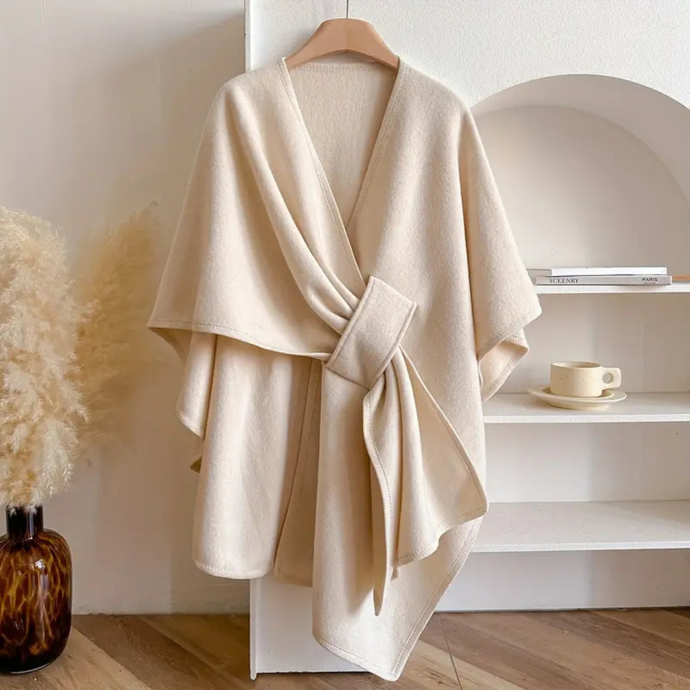 Detailansicht: Weiches Mikrofaser Wickeltuch für Damen. Elegant, warm und winddicht, ideal als modischer Schal.