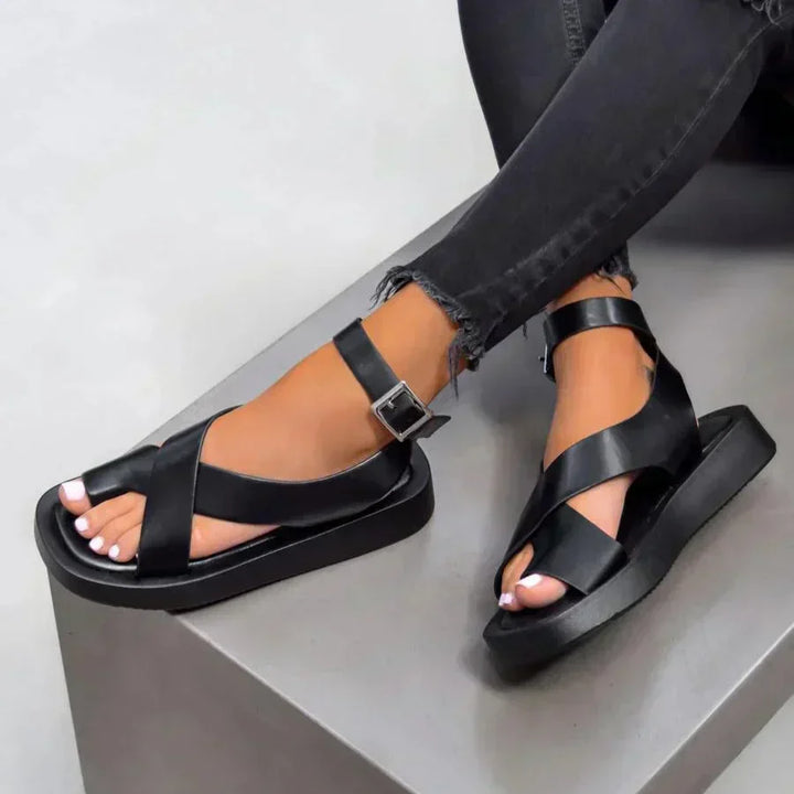 Stilvolle Freizeitschuhe: Offene Damen-Gladiatorensandalen, perfekt für sommerliche Outfits.
