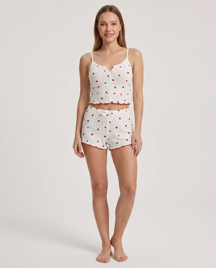 Verführerisches Damen Seiden Pyjama Set mit Herz-Print. Elegante, sexy Nachtwäsche für besondere Momente.
