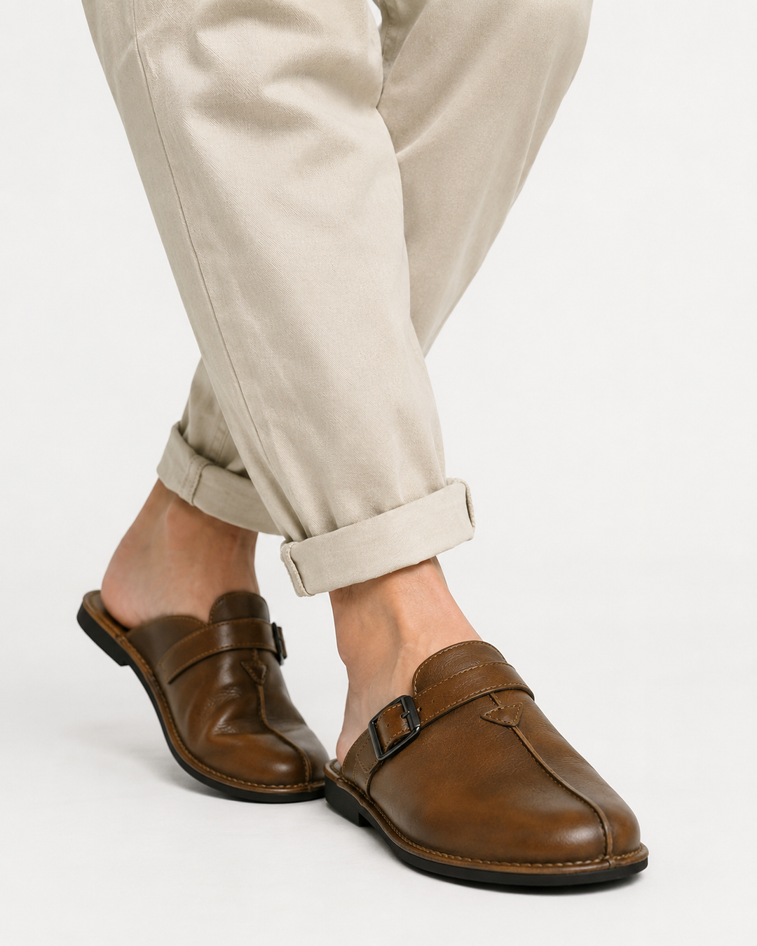 Robuste Herren Halbsandalen mit Zehenschutz. Perfekt als vielseitige Alltagsschuhe für Sommer & Freizeit.