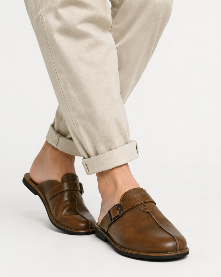 Robuste Herren Halbsandalen mit Zehenschutz. Perfekt als vielseitige Alltagsschuhe für Sommer & Freizeit.