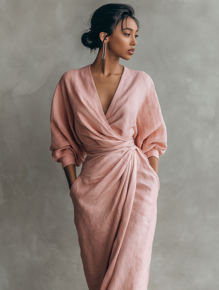 Fließendes Damen Wickelkleid mit V-Ausschnitt, bequem und elegant für Sommer, Alltag und Urlaub.
