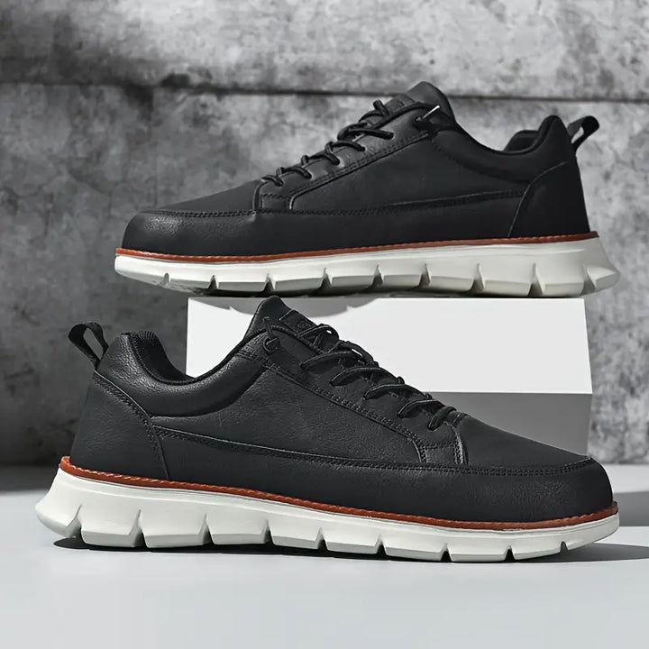 Stylischer orthopädischer Herren Sneaker in neutraler Farbe, vielseitiger Alltagsschuh.