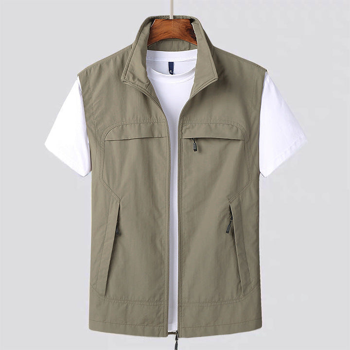 Moderne Herren Slim Fit Weste mit Reißverschluss für Herbst & Winter, ideal als vielseitige Übergangsjacke.