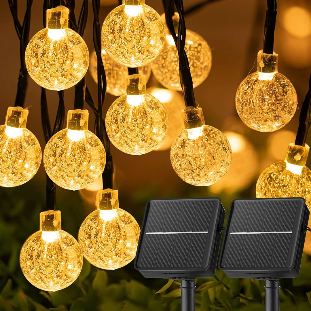 Energieeffiziente CrystalGlow Solarlichterkette für Balkon & Terrasse; schafft gemütliches Stimmungslicht.
