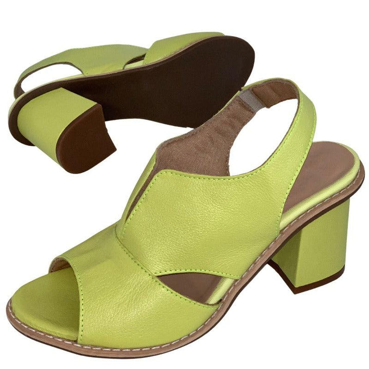 Elegante Selina Ledersandalen mit Komfortfußbett, Schnalle & stabilem Absatz für Damenschuhe.
