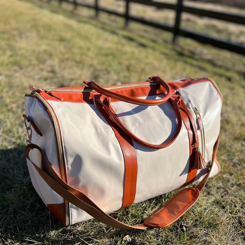 Praktische Reisetasche „Arno“: faltbare Anzugtasche bietet optimalen Schutz & Organisation für Kleidung.