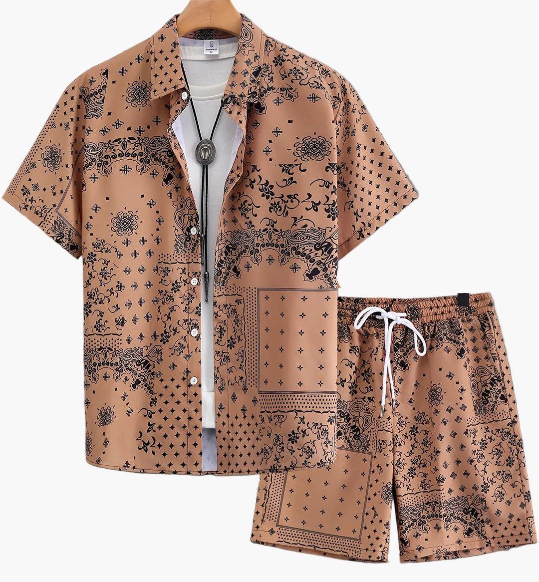 Komfortable Herren Shorts mit Bandana-Print, passend zum Sommer Freizeit Set, ideal für Strand & Streetwear.