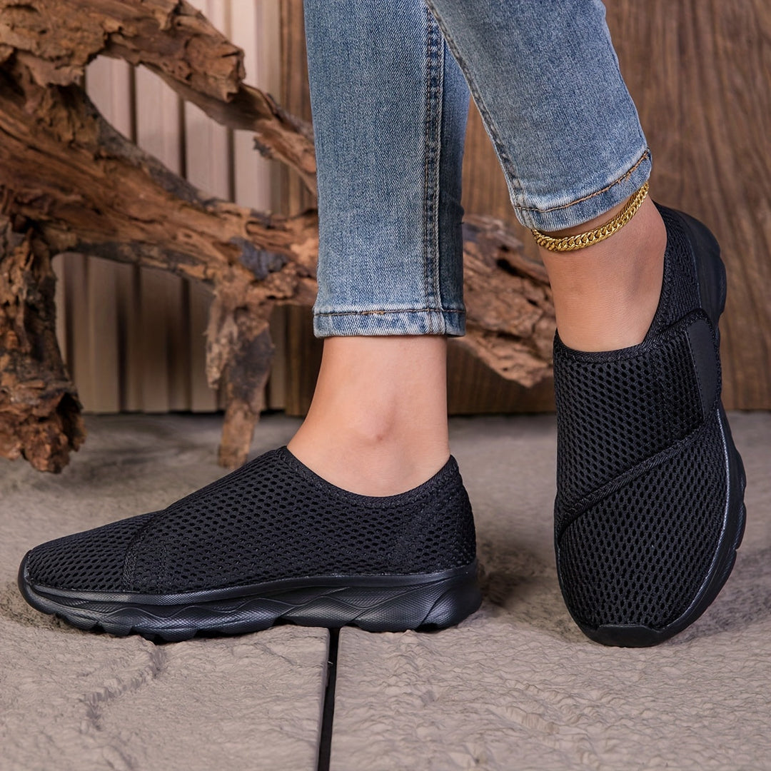 Modische schwarze Slip-On Damenschuhe, bequem, rutschfest, vielseitig für jede Gelegenheit.
