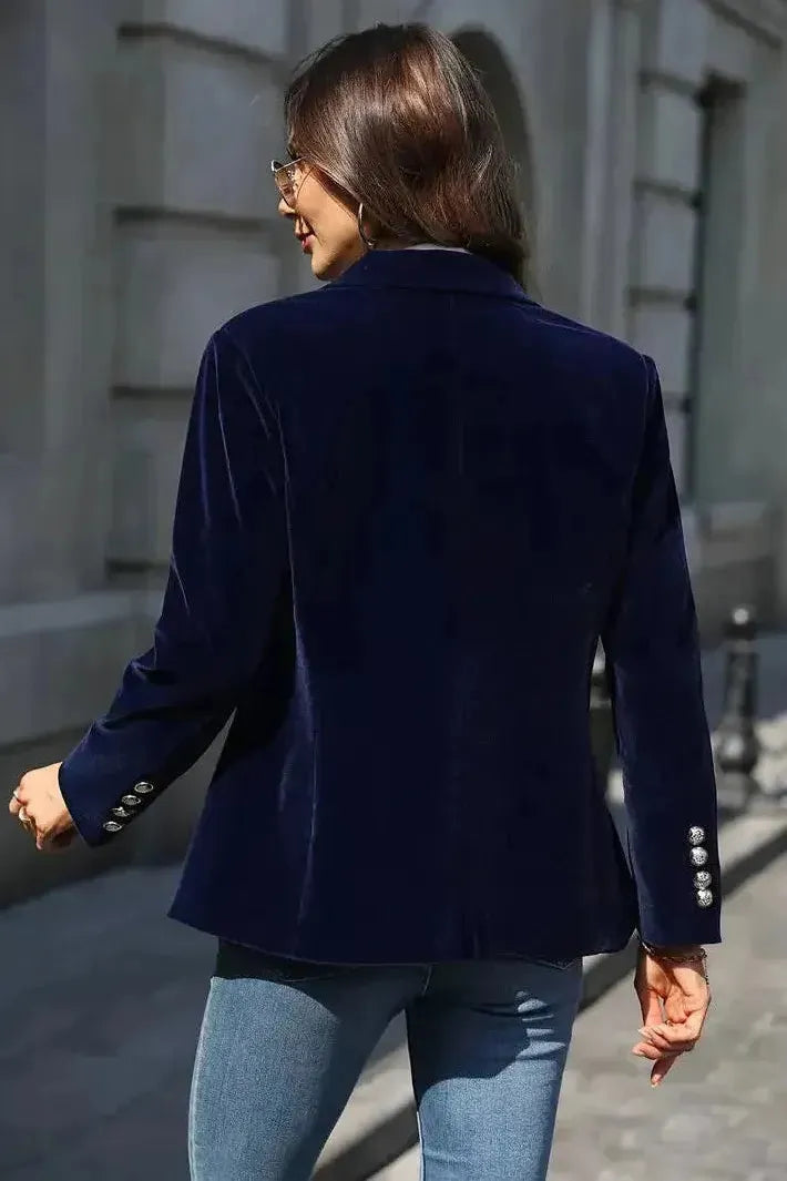 Vielseitiger Damenblazer, elegantes Design, perfekt für Büro und besondere Anlässe.