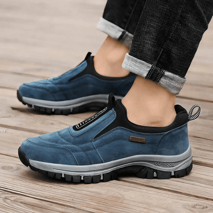Bequeme Slip-on Herrenschuhe in klassischem Design, perfekt für Männermode und vielseitige Anlässe.