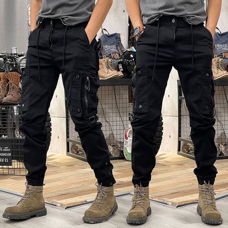 Herren Freizeithose: graue, bequeme Cargo-Hose mit mehreren praktischen Taschen für Arbeit und Outdoor-Aktivitäten.