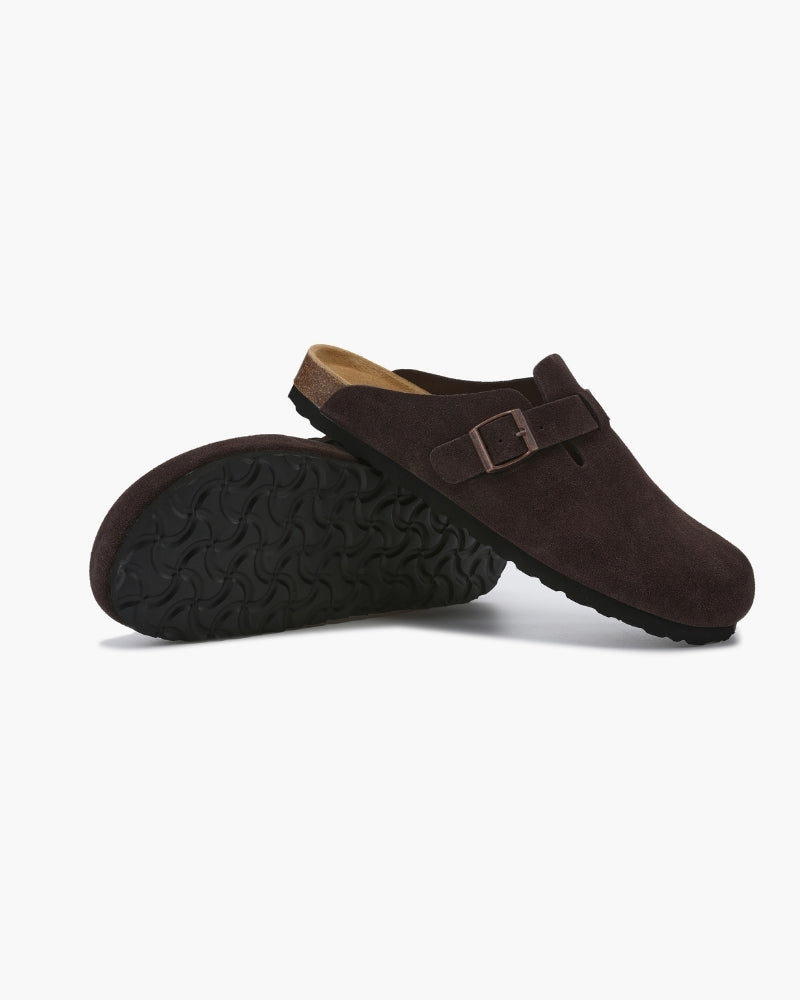 Warme braune Unisex Komfortschuhe, Clogs mit feiner Steppnaht für entspannte Tage und Alltagskomfort.
