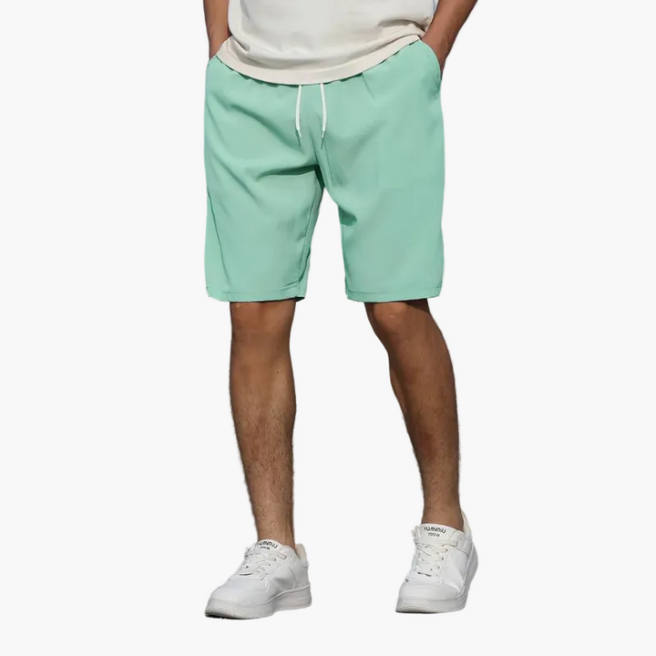 Basic Herren Shorts in Beige für den Alltag. Komfortable kurze Bermuda Hose mit Kordelzug.