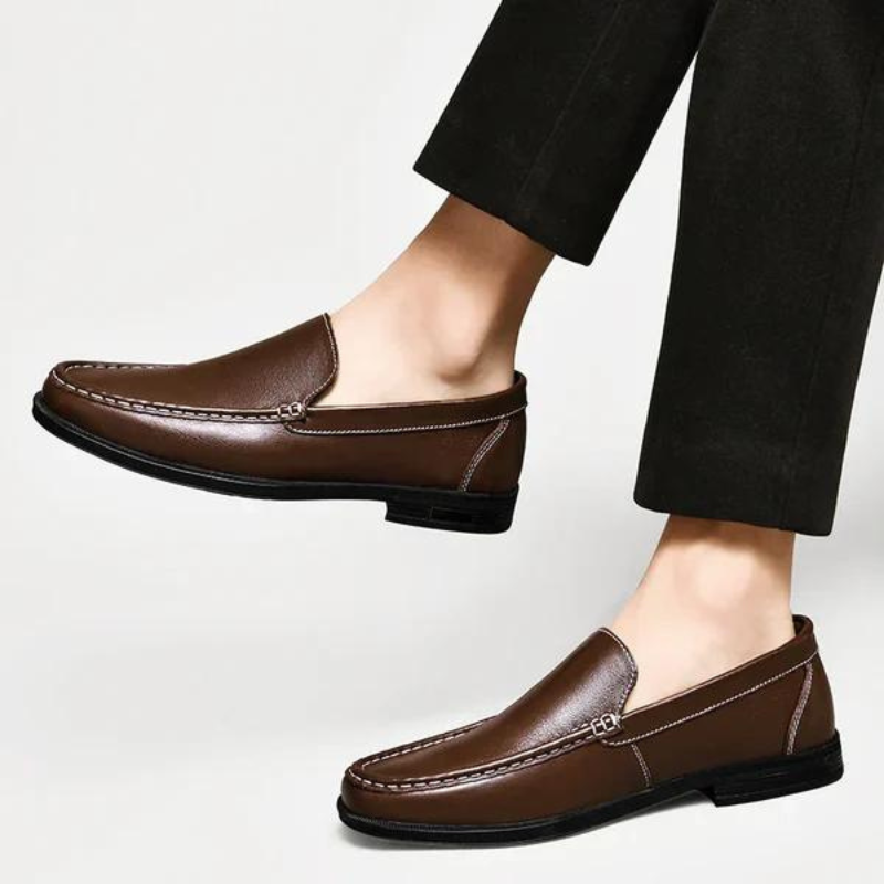 Italienische Emilio Slipper in Schwarz, elegante Herrenschuhe aus Leder für Business & Freizeit.