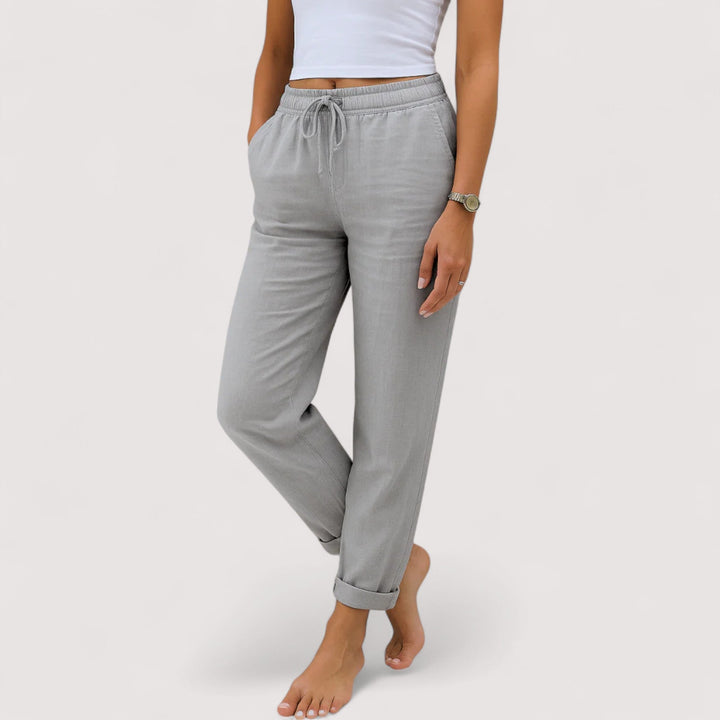 Entspannte, komfortable Weitbein-Damenthose im Casual Regularfit, vielseitig kombinierbar für jeden Tag.