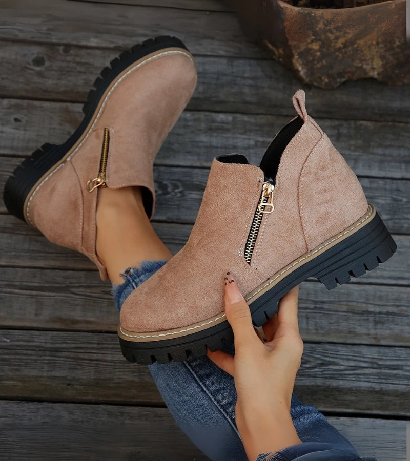 Bequeme, gepolsterte Damen Stiefel mit Reißverschluss für optimalen Tragekomfort den ganzen Tag. Perfekt für den Alltag.