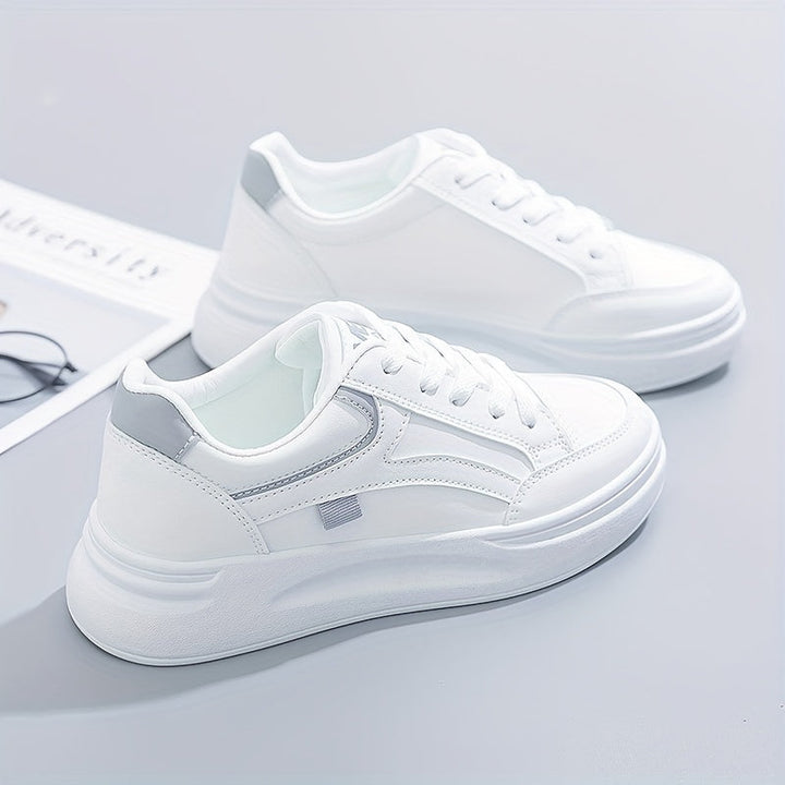 Innovative Damen Sneaker. Leichte Freizeitschuhe mit überragendem Komfort für den aktiven Alltag jeder Frau.