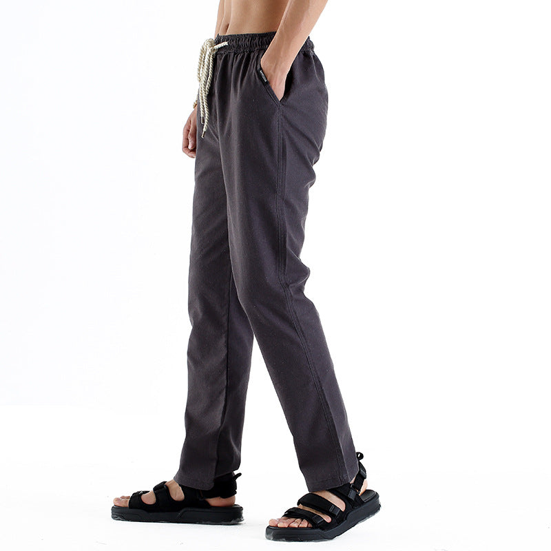 Rückansicht der bequemen Herren Leinenstil-Hose mit praktischen Gesäßtaschen, entspannter Freizeit-Look.